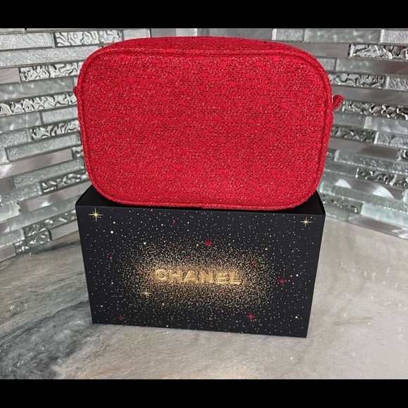 Authentic Chanel 2021 cosmetic pouch - Picture 2 of 4